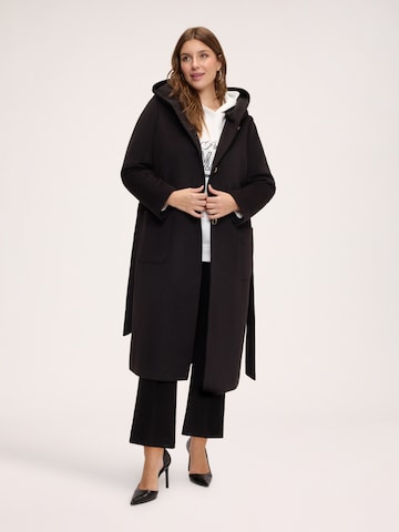 Cappotto di mezza stagione di Fiorella Rubino in nero