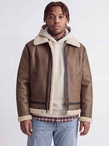 Veste mi-saison 'JORNORREBRO' Jack & Jones Plus en marron : devant