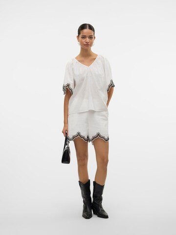 VERO MODA Regular Панталон 'VMDiana' в бяло