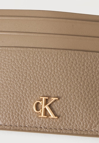 Calvin Klein Kotelo värissä harmaa: etupuoli