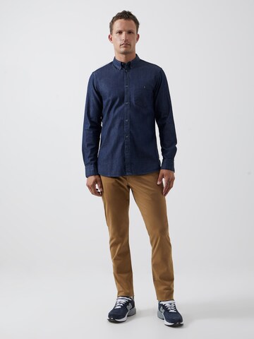 Coupe regular Chemise FRENCH CONNECTION en bleu