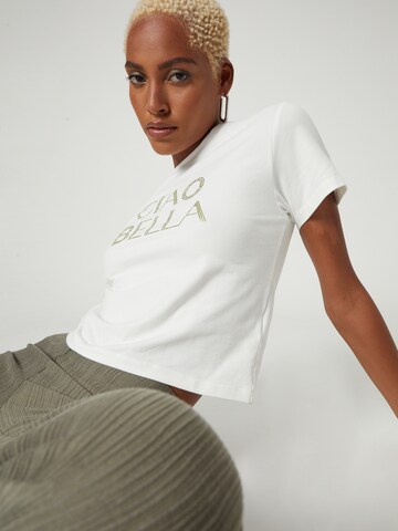 T-shirt 'Isabella' Bella x ABOUT YOU en blanc