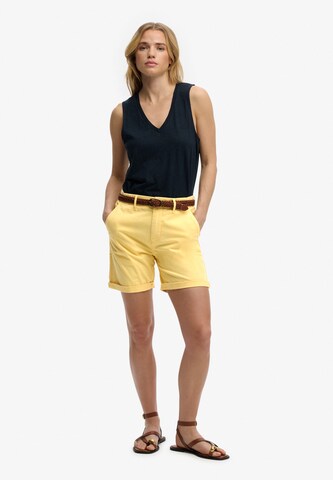 Superdry & Co Regular Chino in Geel