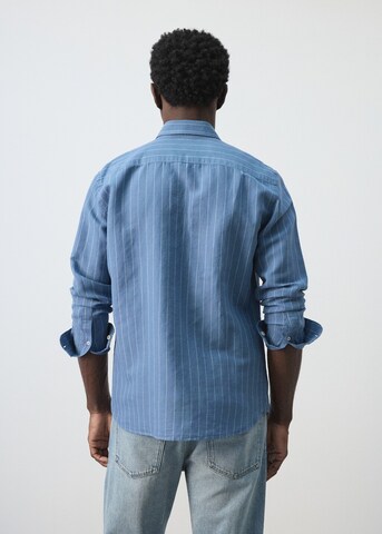 MANGO MAN Regular fit Button Up Shirt 'Rug' in Blue