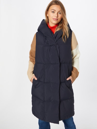 BOSS Casual Vest in Navy, View model