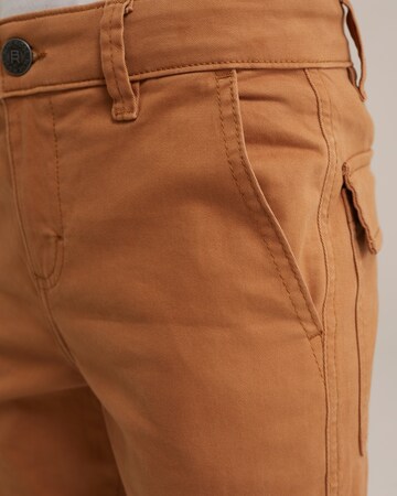 WE Fashion - Slimfit Pantalón en marrón