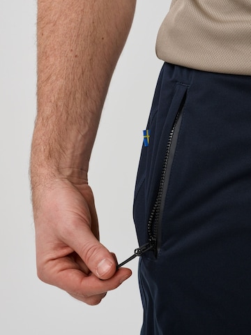 SWEDEMOUNT - regular Pantalón de montaña 'On Course' en azul