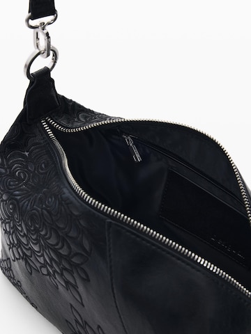 Poșete de la Desigual pe negru