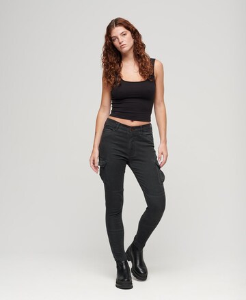 Superdry Skinny Cargohose in Schwarz