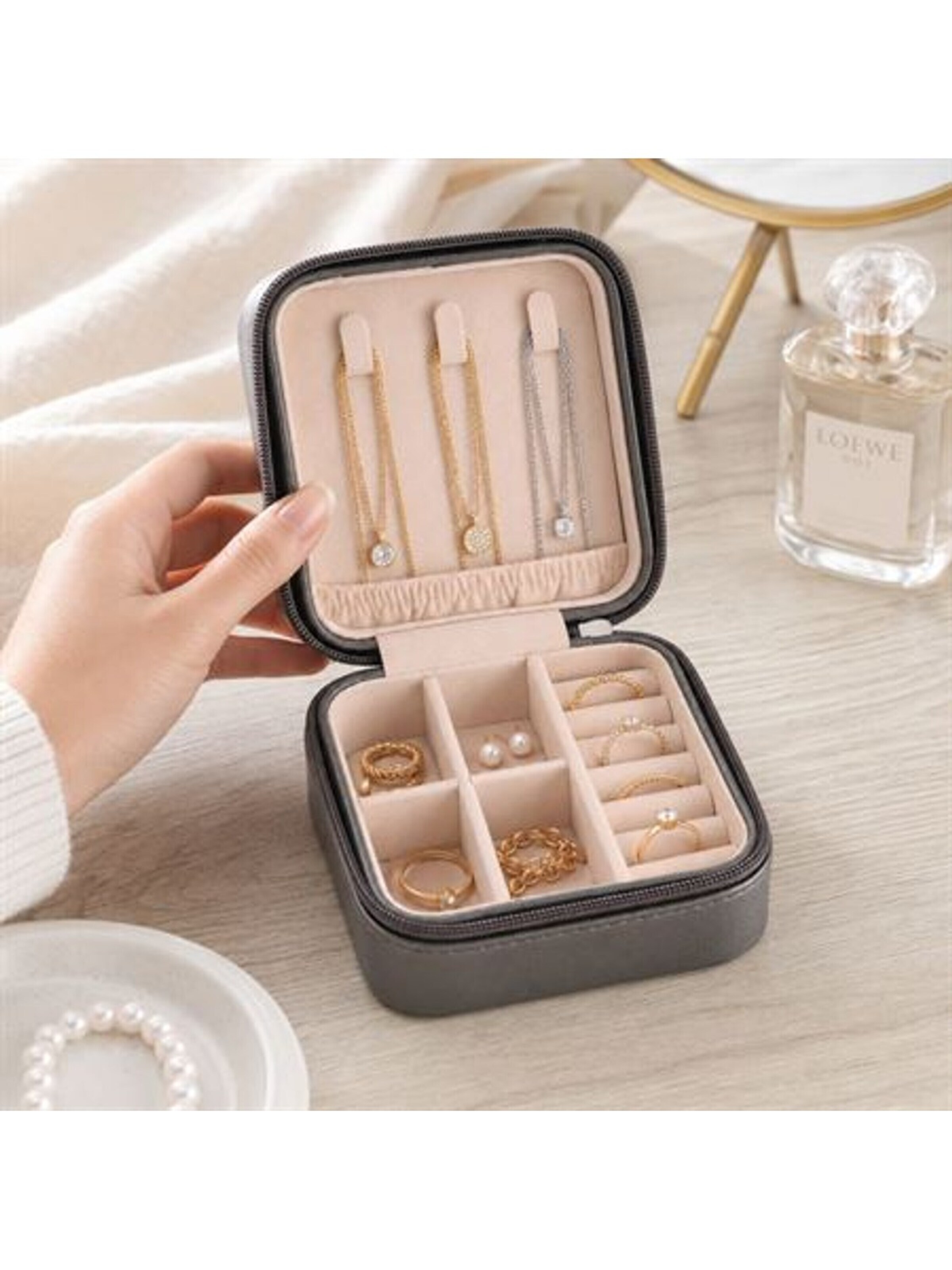 Portagioie di UNIQ Beauty in grigio