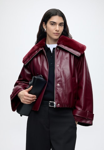 Calvin Klein Jeans Φθινοπωρινό και ανοιξιάτικο μπουφάν σε κόκκινο