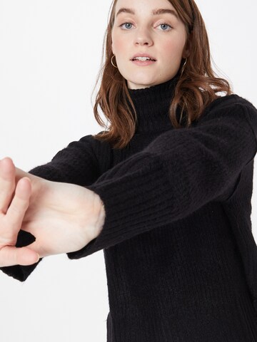 VILA Sweater in Black