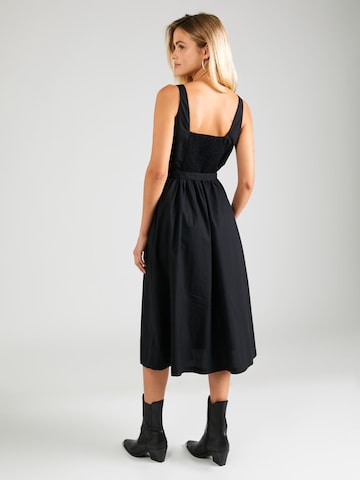 Rochie de la GAP pe negru