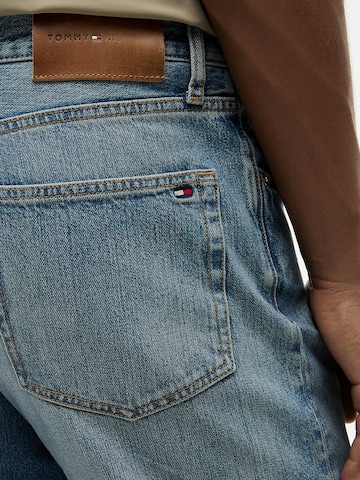 TOMMY HILFIGER Loosefit Jeans in Blauw