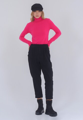 FRESHLIONS Tapered Pleat-front trousers 'Selma' in Black: front
