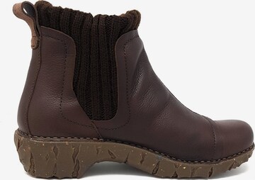 EL NATURALISTA Chelsea Boots in Brown