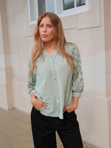 Maglietta ' Freda ' di TEESHOPPEN in verde: frontale