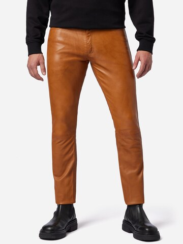 RICANO Slimfit Broek in Bruin: voorkant
