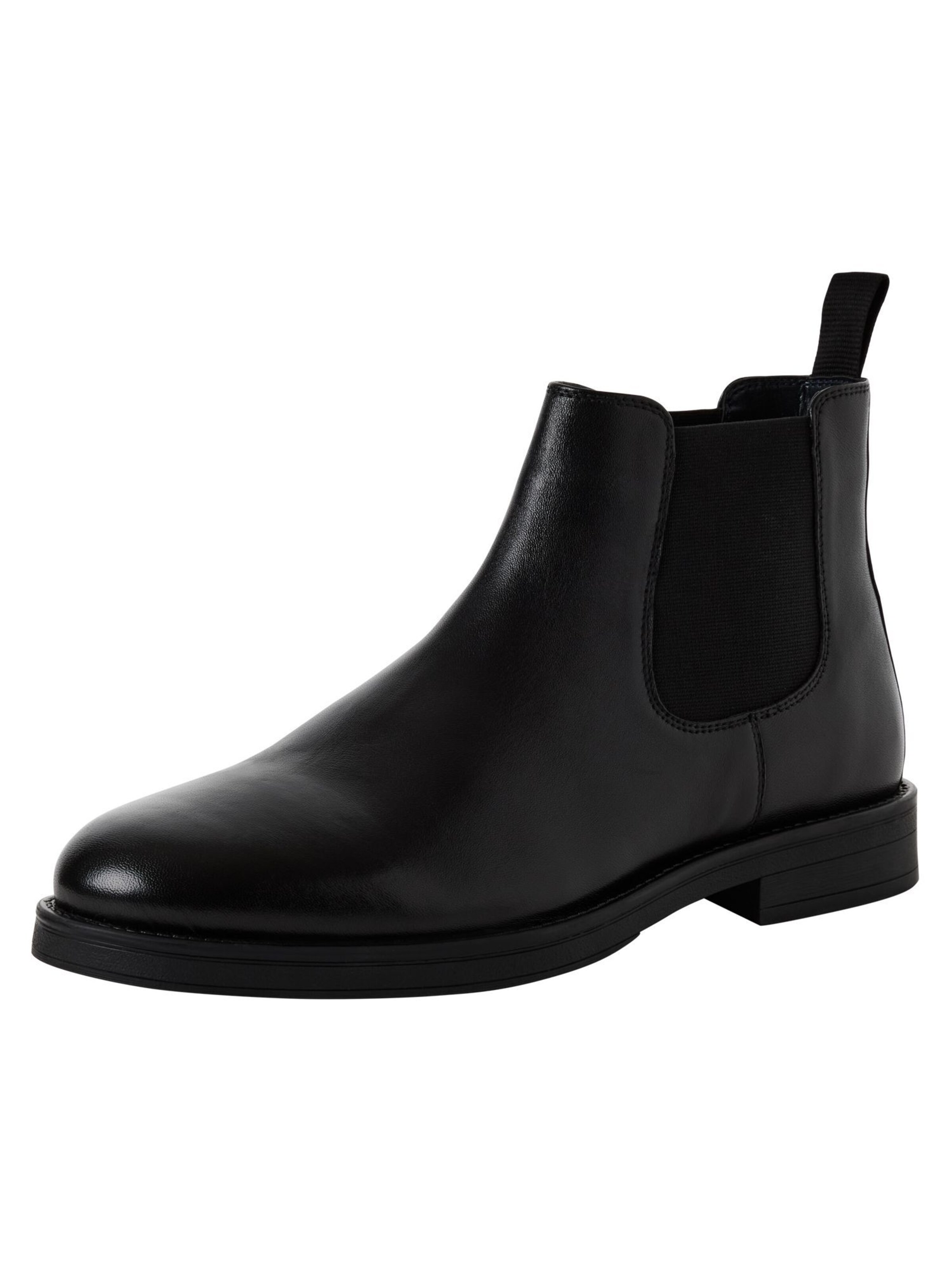 s.Oliver Chelsea Boots in Black: front