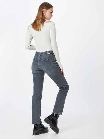 ARMEDANGELS Regular Jeans 'Carena' i svart