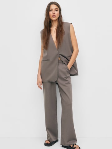 Pull&Bear Wide leg Pleat-Front Pants in Grey: front