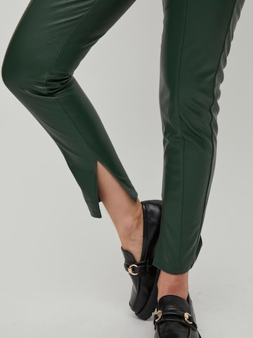 VILA Skinny Trousers 'DAGMAR' in Green