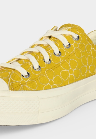 CONVERSE Rövid szárú sportcipők 'CHUCK TAYLOR ALL STAR LIFT' - sárga