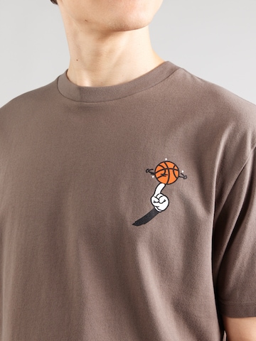 GAP - Camiseta 'MICKEY BBALL' en marrón