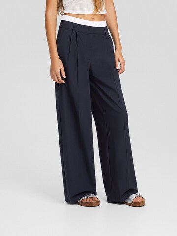 Wide leg Pantaloni cutați de la Bershka pe albastru: față