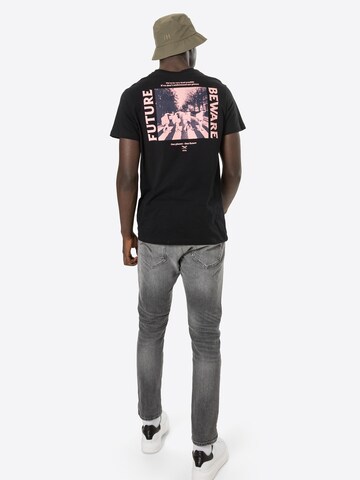 Iriedaily T-Shirt 'Beware Future' in Schwarz