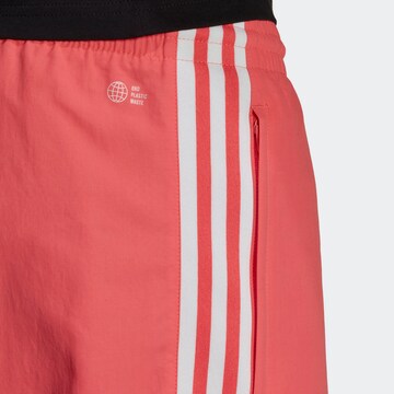 ADIDAS ORIGINALS Tapered Housut 'Adicolor Classics Trefoil' värissä punainen