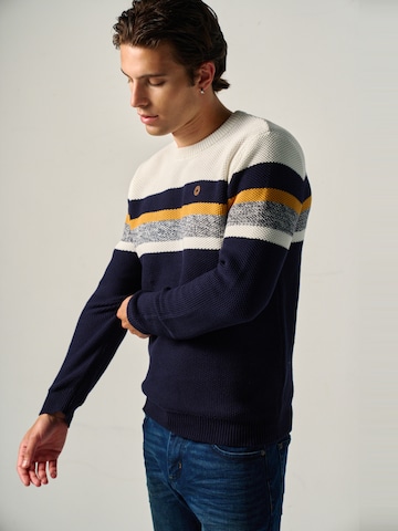 Pullover di KOROSHI in blu