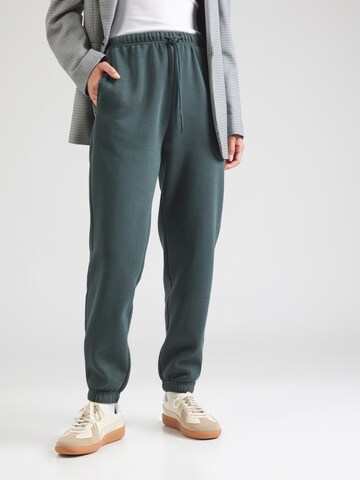 Tapered Pantaloni 'PCCHILLI' di PIECES in verde: frontale