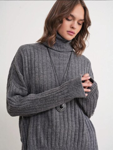 Pullover di MixRay in grigio
