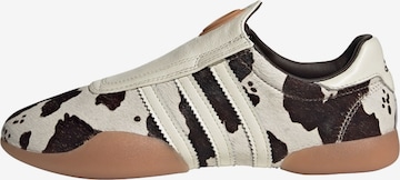 Slip on 'Taekwondo Mei' ADIDAS ORIGINALS en beige : devant