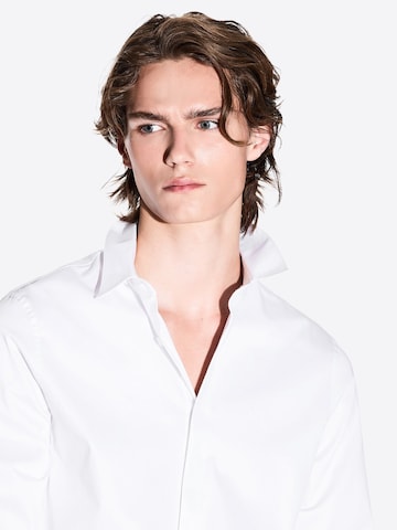 ARMANI EXCHANGE Kitsas lõige Triiksärk 'Camicia', värv valge