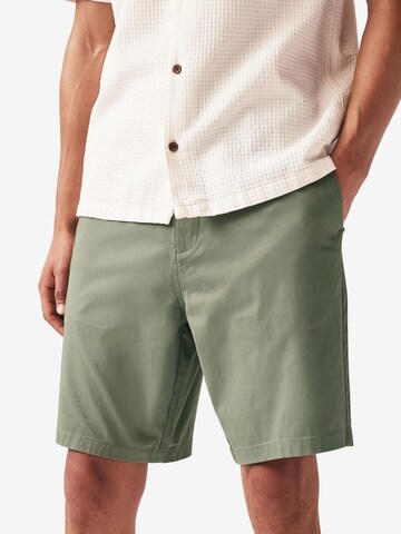 regular Pantaloni chino di Next in verde: frontale