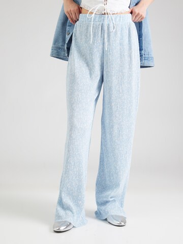Wide Leg Pantalon 'PCFLORA' PIECES en bleu : devant