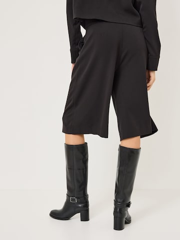 Tamaris Regular Broek 'Bermuda' in Zwart
