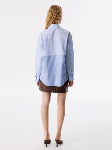 Twist Blouse in Blue