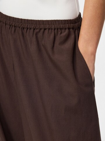 Barrel Pantalon 'PCSmilla' PIECES en marron