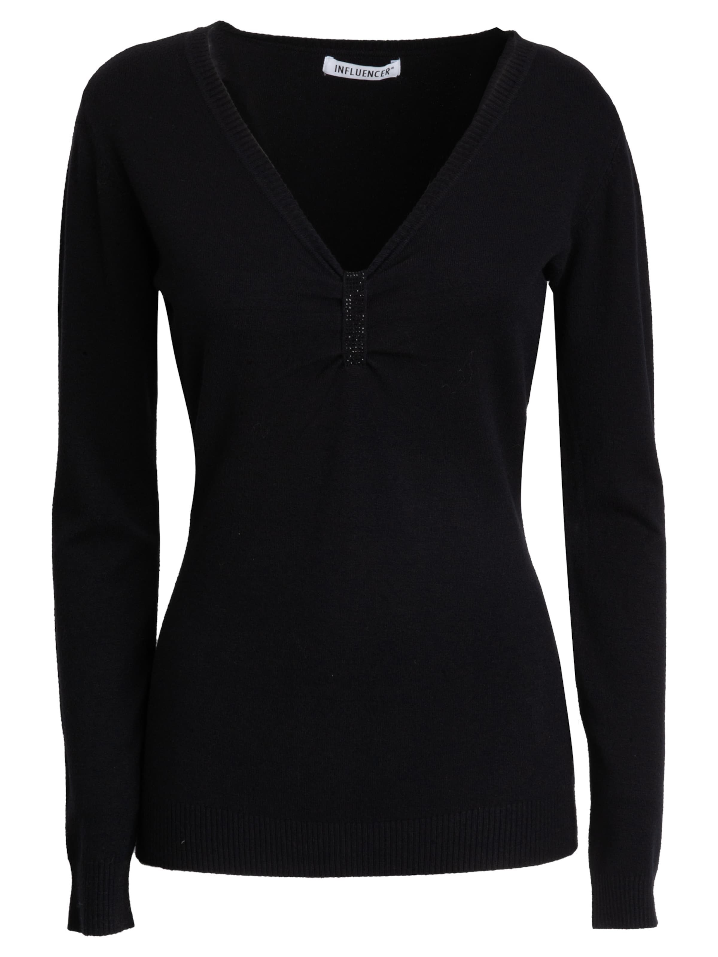 Influencer Sweater in Black: front