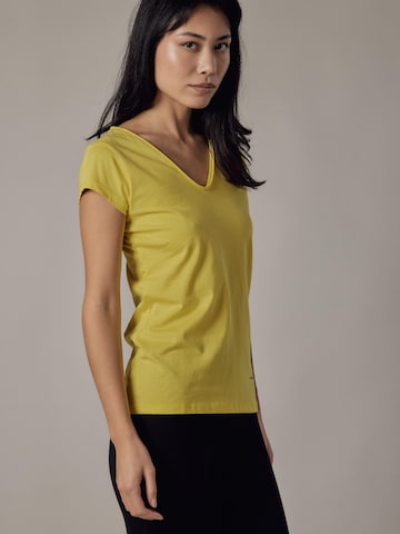 Maglietta di OWN Off With Nature in giallo