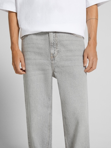 Bershka Loosefit Jeans in Grau