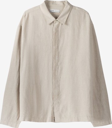 Bershka Regular fit Overhemd in Beige: voorkant