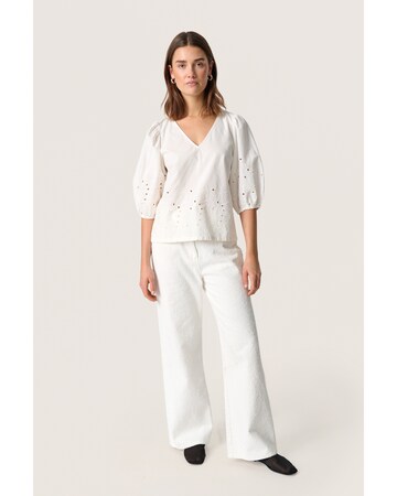 SOAKED IN LUXURY Blouse in Wit
