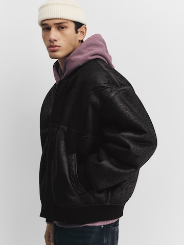 Pull&Bear Přechodná bunda – černá