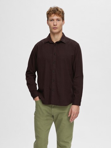 SELECTED HOMME Regular Fit Skjorte i brun: forside