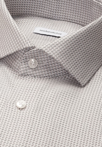 Coupe regular Chemise business 'Schwarze Rose' SEIDENSTICKER en blanc