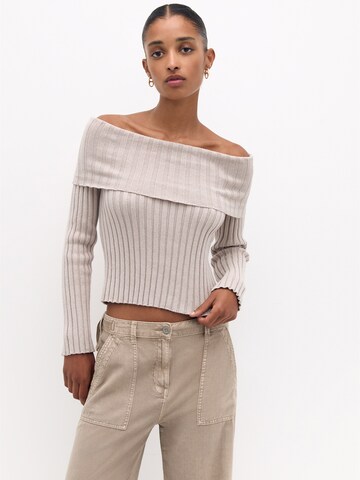 Pull&Bear Neulepaita värissä beige: etupuoli